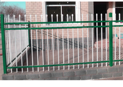 艾凯厂家 市政护栏道路隔离栏 交通镀锌钢护栏