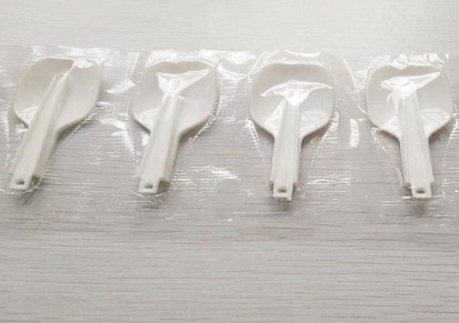 折叠小勺全自动包装机 塑料勺折叠 四面封包装机