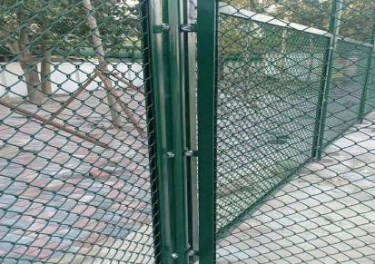 国标田径场围栏 包塑铁丝球场网厂家 泽航生产供应商家