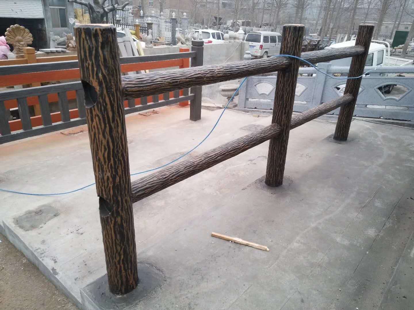 温州水泥仿树皮栏杆价格,亲水平台水泥仿树皮护栏