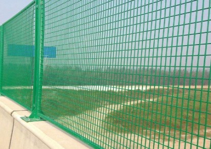 烨琦桥梁护栏网厂家定制 公路护栏报价 波形护栏施工安装