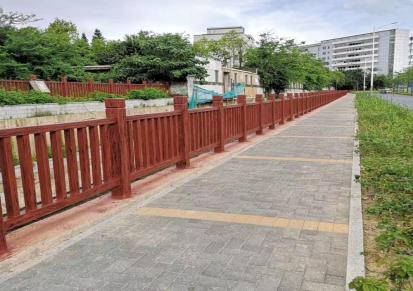 广东惠州仿木纹栏杆生产厂家 河堤仿石护栏批发 仿树皮护栏
