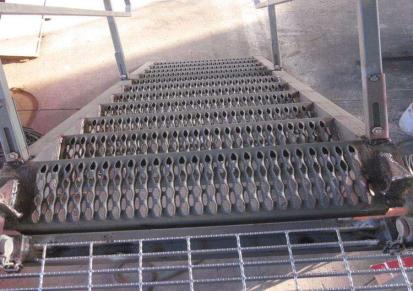 楼梯踏步板-镀锌踢踏板-新乡踏步板