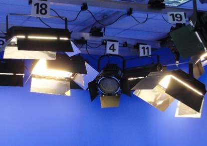 演播室杆控灯具 杆控平板灯供应商 智能调光灯