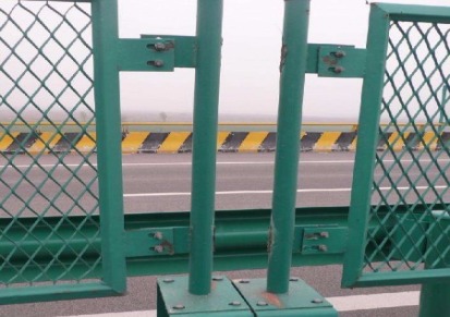 厂家生产安装规格齐全菱形高速公路防眩护栏网  浸塑防眩钢板网