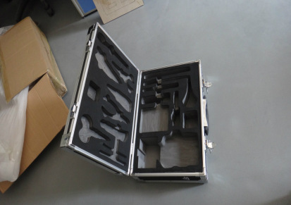 工具箱 直接工厂生 产带拉杆大挽手 工具锁防火板 2012欧美款